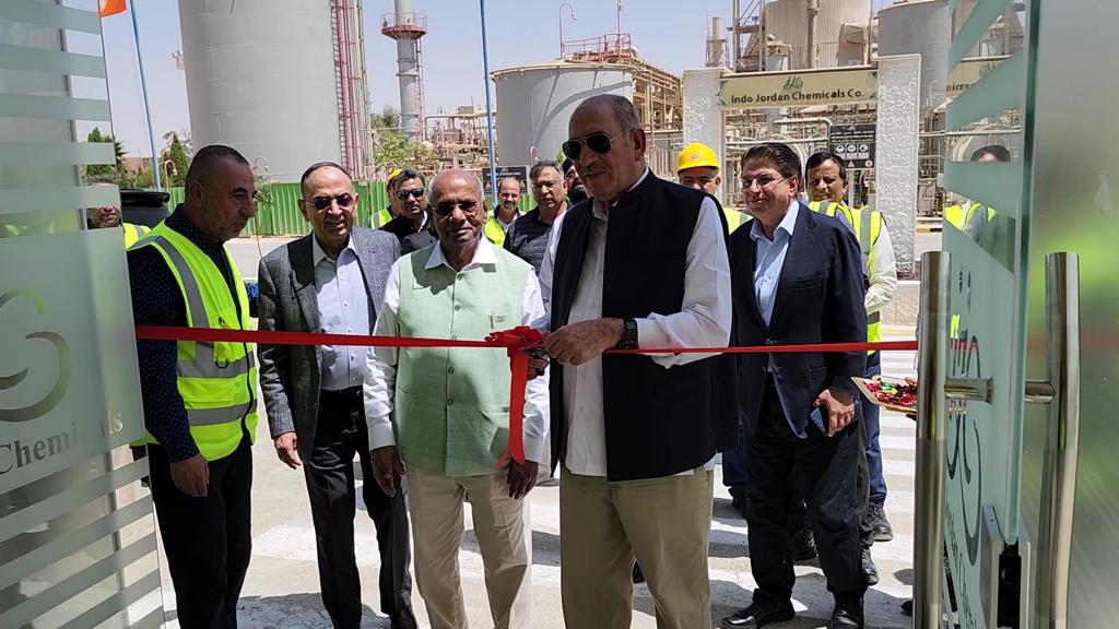 Al-Dhanibat inspects the progress of work in a number of projects in Al-Shidiya, the industrial complex, and the phosphate export port in Aqaba