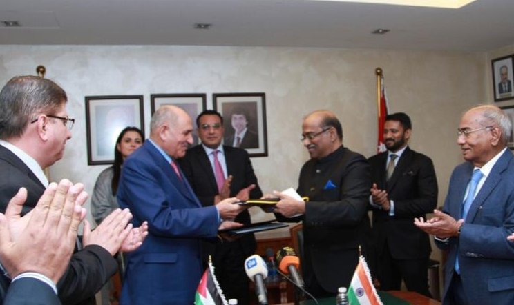 Signing an agreement to establish an aluminum fluoride factory in Al-Shidiya at a cost of $25 million