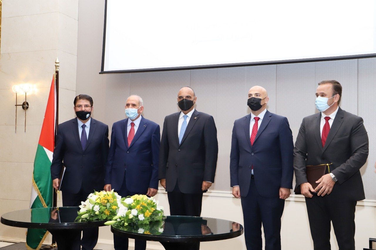 The Prime Minister will sponsor the signing of an agreement for the establishment of a phosphate washing plant.