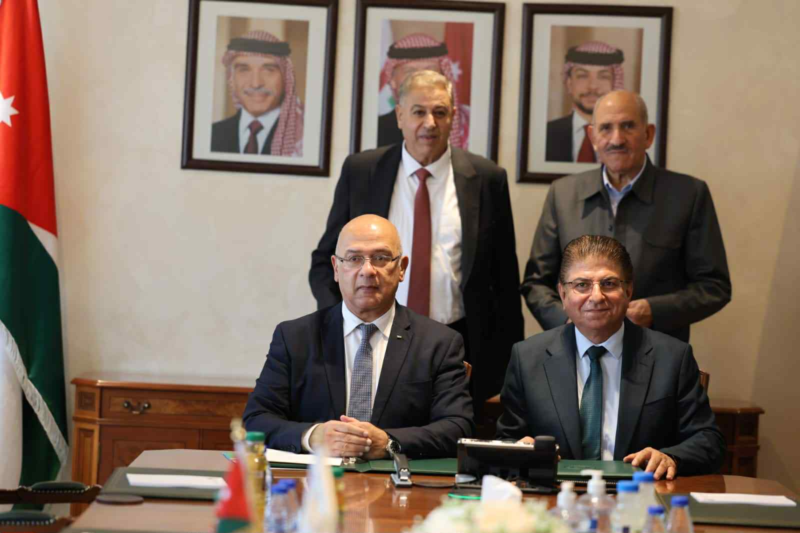 The Jordan Phosphate Mines Company (JPMC) and the Arab Potash Company (APC) signed an agreement to establish an integrated industrial complex